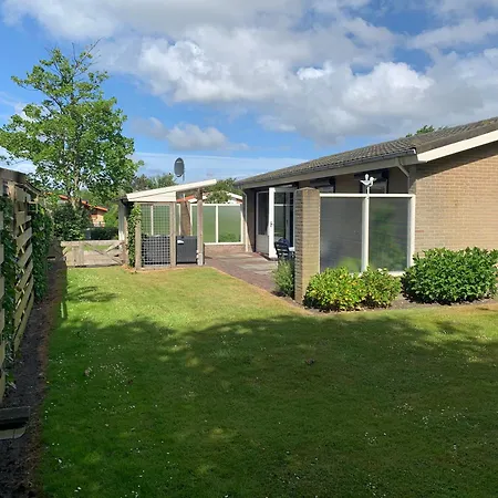 度假居 Beachbungalow Aan Zee 朱丽安娜多普